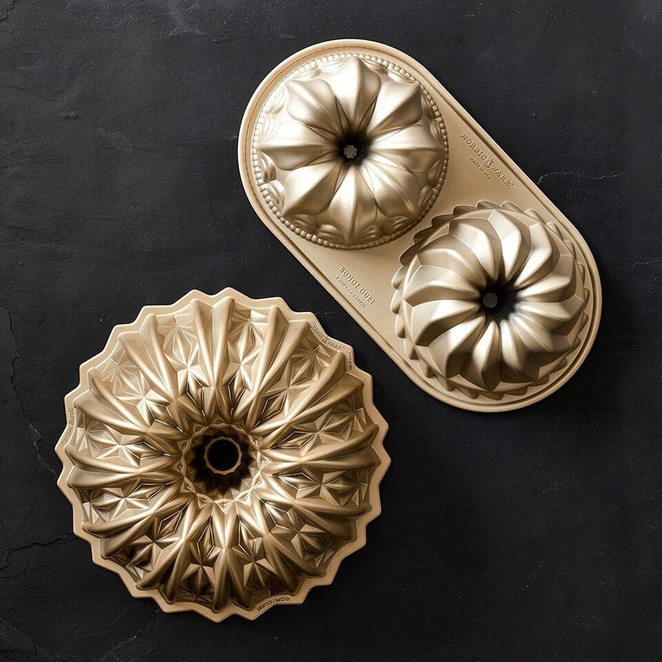 Nordic Ware Duet Bundt® Plaque Williams Sonoma AU